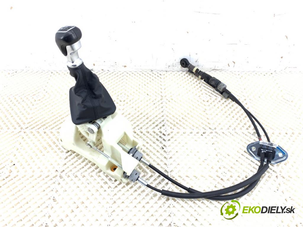 KIA VENGA liftback 2018 66 kW 1.4 CVVT 1396 Kulisa  (Rýchlostná páka (kulisa))