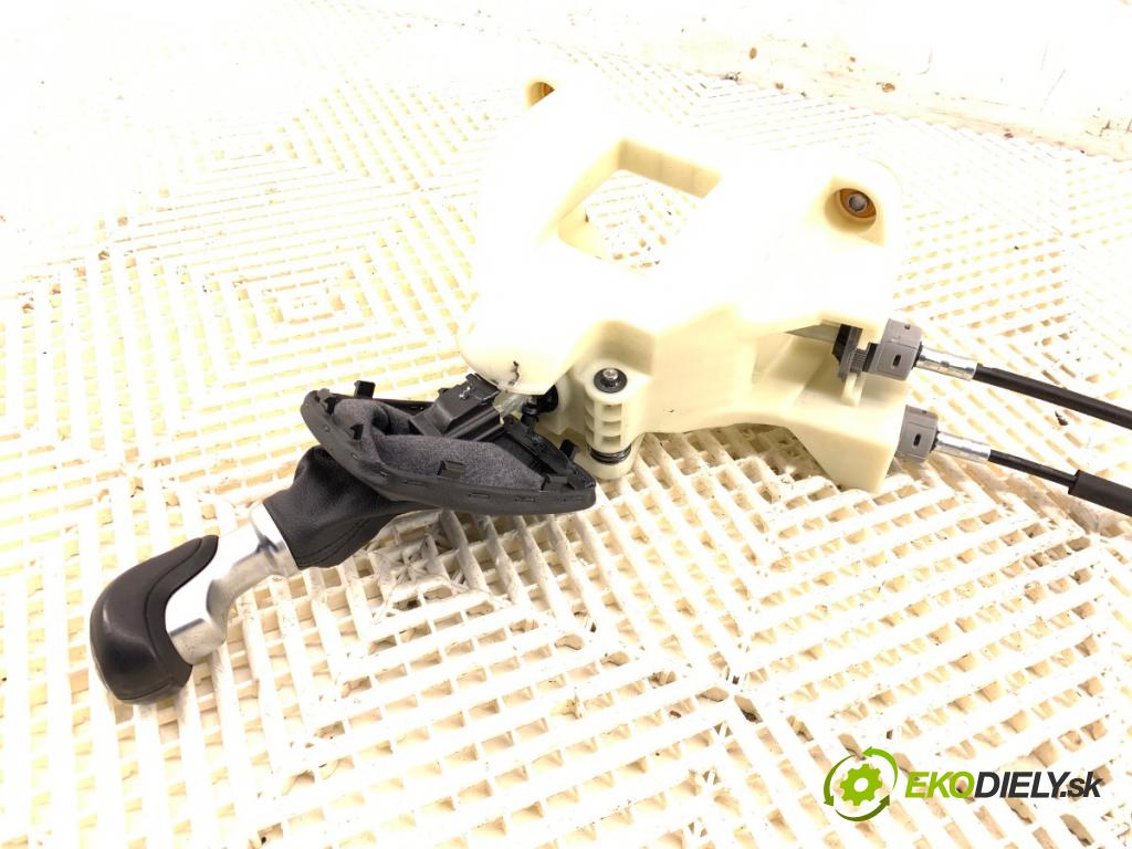 KIA VENGA liftback 2018 66 kW 1.4 CVVT 1396 Kulisa (Rýchlostná páka (kulisa))