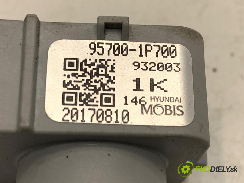KIA VENGA liftback 2018 66 kW 1.4 CVVT 1396 snímač PDC zadní část 95700-1P700