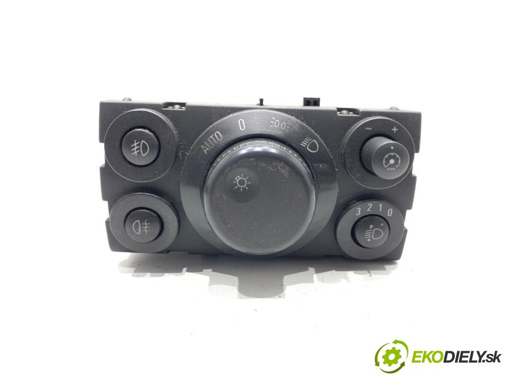OPEL ASTRA H liftback 2005 110 kW 1.9 CDTI (L48) 1910 spínač světel 13100124