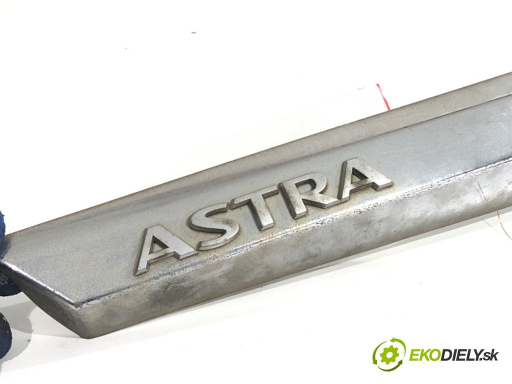 OPEL ASTRA H liftback 2005 110 kW 1.9 CDTI (L48) 1910 lišta dveří zadní část 13105814
