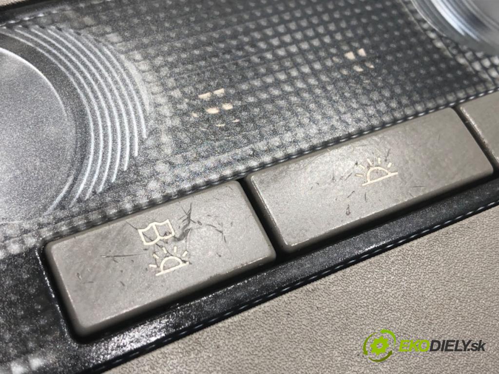 OPEL ASTRA H liftback 2005 110 kW 1.9 CDTI (L48) 1910 světlo stropní 13112203