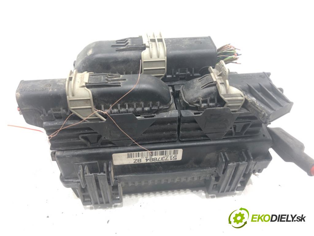 FIAT GRANDE PUNTO liftback 2008 57 kW 1.4 (199AXB11, 199AXB1A, 199BXB1A, 199AXL1A) 1368 skříňka poistková 51737884 (Pojistková skříňka)