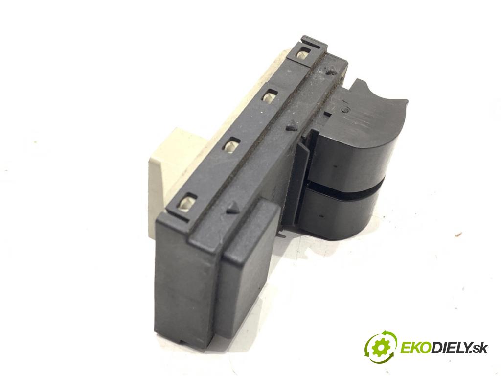 FIAT GRANDE PUNTO liftback 2008 57 kW 1.4 (199AXB11, 199AXB1A, 199BXB1A, 199AXL1A) 1368 Prepínač okien  (Prepínacie páčky pod volantom)