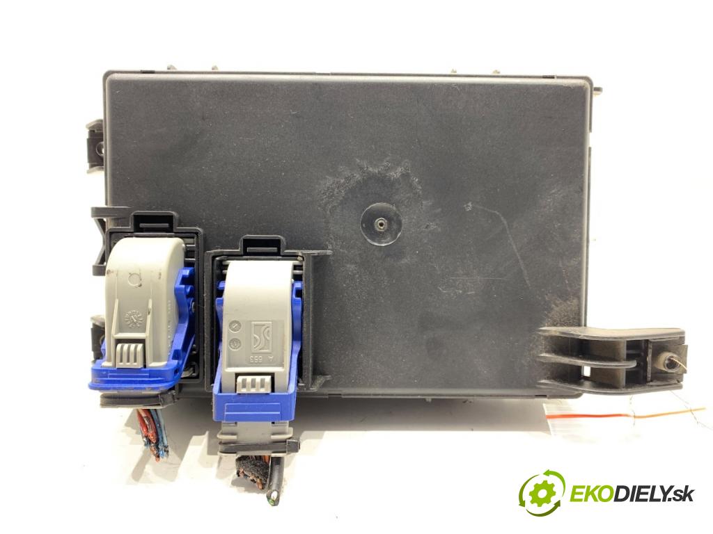 FIAT GRANDE PUNTO liftback 2008 57 kW 1.4 (199AXB11, 199AXB1A, 199BXB1A, 199AXL1A) 1368 modul BSI 00517986150 (Pojistková skříňka)