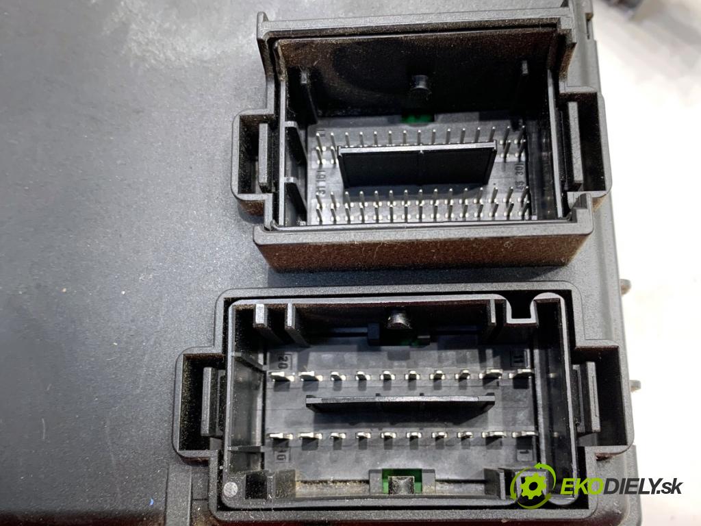 FIAT GRANDE PUNTO liftback 2008 57 kW 1.4 (199AXB11, 199AXB1A, 199BXB1A, 199AXL1A) 1368 modul BSI 00517986150 (Pojistková skříňka)