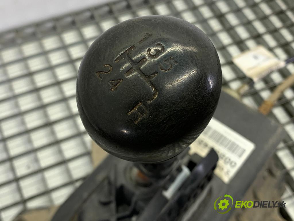 FIAT GRANDE PUNTO liftback 2008 57 kW 1.4 (199AXB11, 199AXB1A, 199BXB1A, 199AXL1A) 1368 Kulisa 00553485390 (Rýchlostná páka (kulisa))