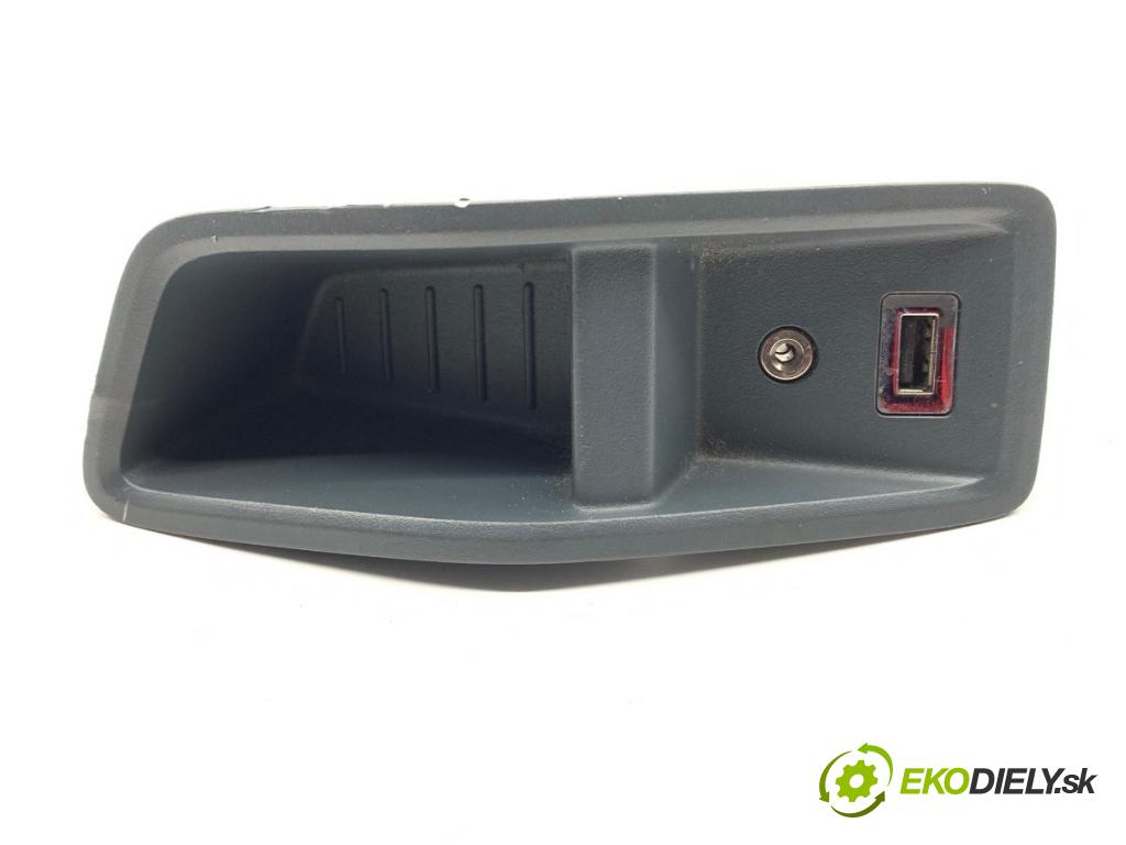 FORD C-MAX II nadwozie wielkoprzestrzenne (MPV) 2012 77 kW 1.6 Ti 1596 HNÍZDO: USB AM51-R043B62