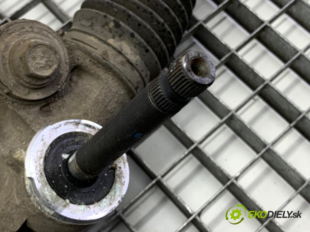 TOYOTA YARIS II liftback 2007 64 kW 1.3 VVT-i (SCP90_) 1298 řízení F800000672 (Řízení)