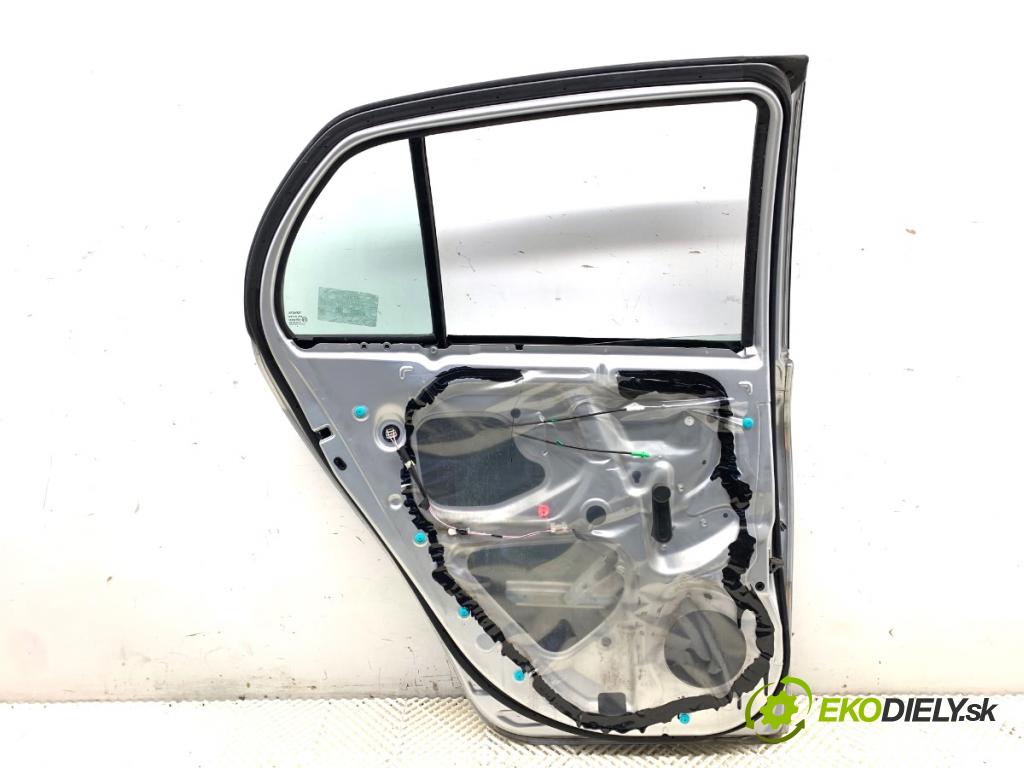 TOYOTA YARIS II liftback 2007 64 kW 1.3 VVT-i (SCP90_) 1298 Dvere ľavy zad 1E7