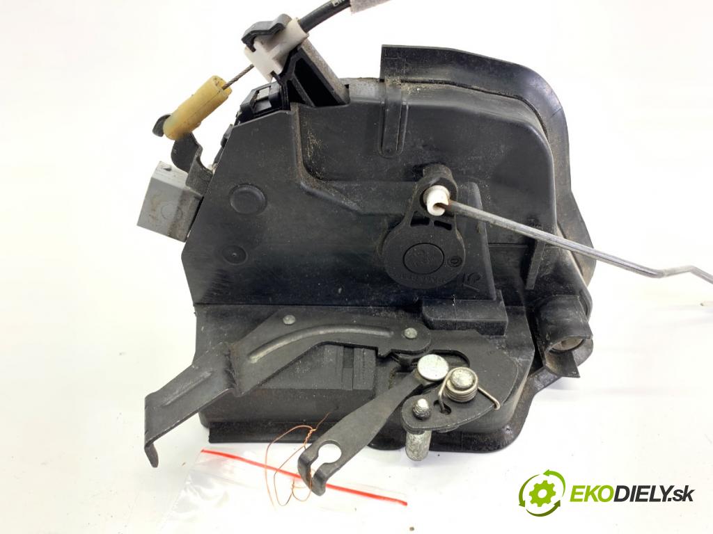BMW E46 liftback 2004 85 kW 316 ti 1596 zámok dveře levý přední část