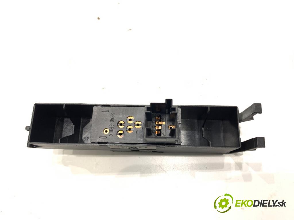 BMW E46 liftback 2004 85 kW 316 ti 1596 Prepínač okien  (Prepínacie páčky pod volantom)