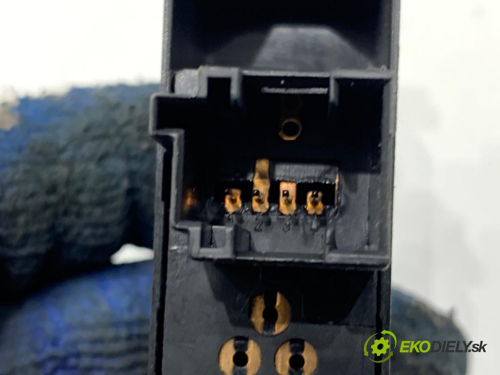 BMW E46 liftback 2004 85 kW 316 ti 1596 Prepínač okien  (Prepínacie páčky pod volantom)