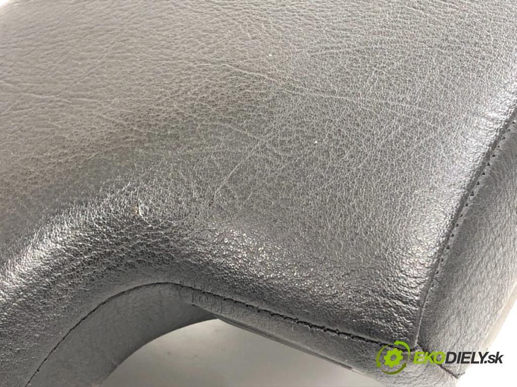 BMW E46 liftback 2004 85 kW 316 ti 1596 Lakťová opierka 8213678 (Lakťová opierka)