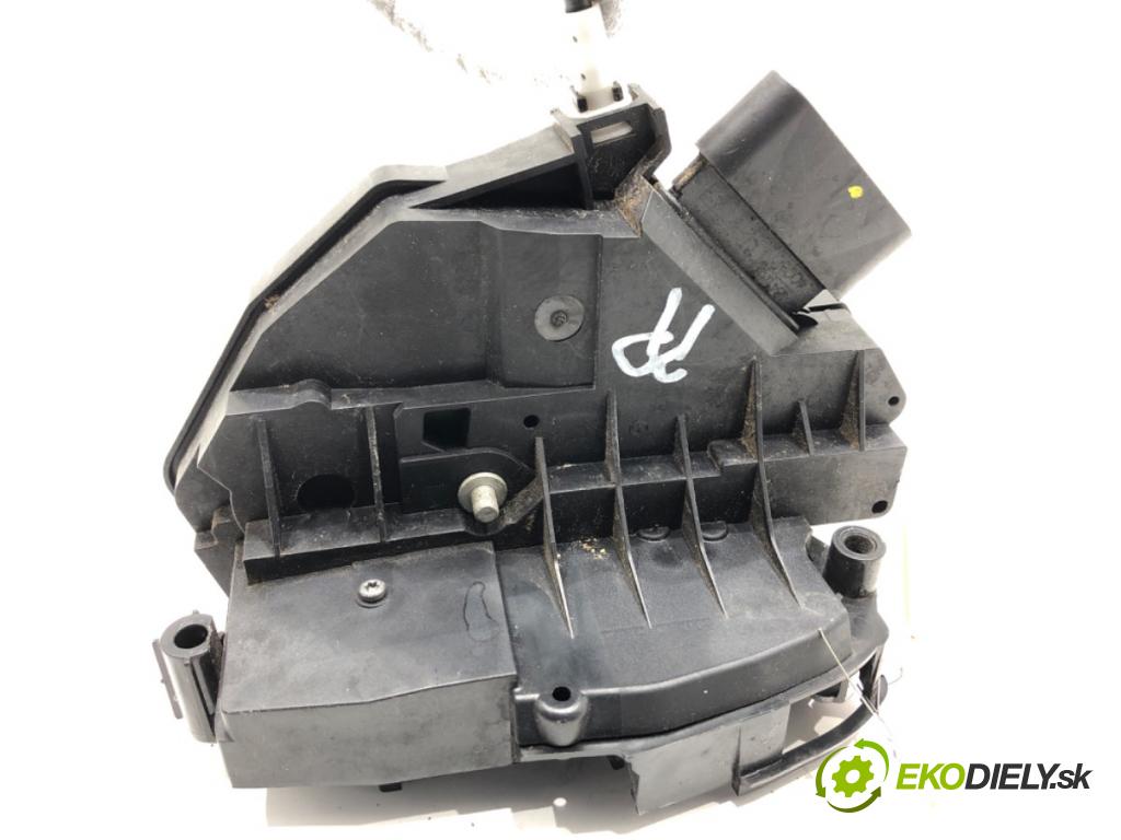 VOLVO V60 I Kombi 2014 133 kW D4 1969 zámok dveře pravý přední část 31301739