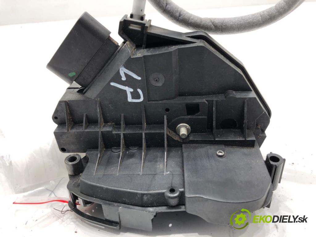 VOLVO V60 I Kombi 2014 133 kW D4 1969 zámok Dvere ľavy predný 31301737