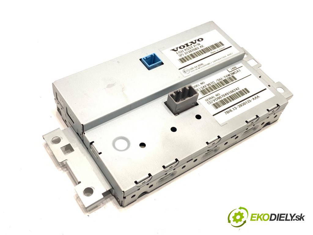VOLVO V60 I Kombi 2014 133 kW D4 1969 Dislpej 31382065AE (Prístrojová doska)