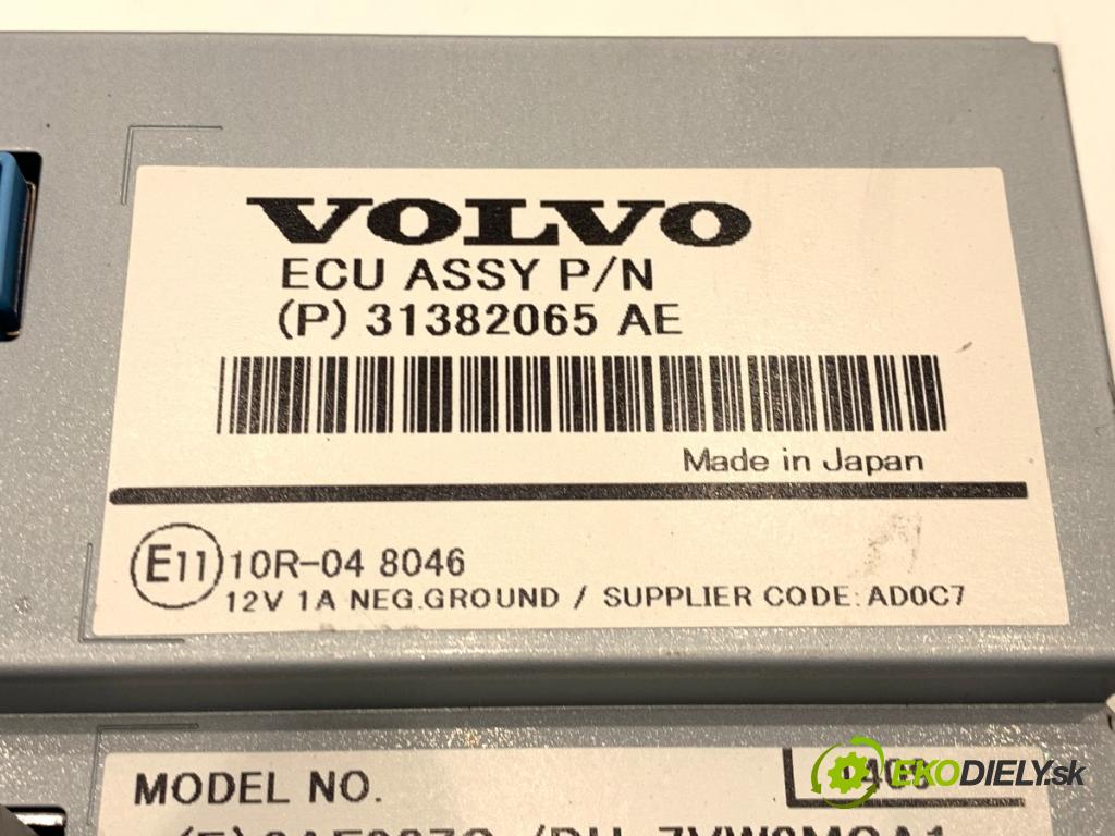 VOLVO V60 I Kombi 2014 133 kW D4 1969 Dislpej 31382065AE (Prístrojová doska)