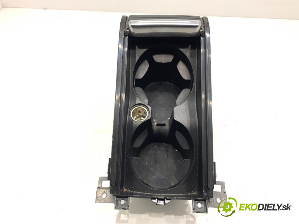 VOLVO V60 I Kombi 2014 133 kW D4 1969 Držiak na nápoje 31351147 (Držiak (úchyt) na nápoje)