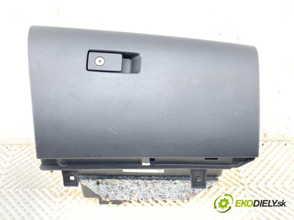 VOLVO V60 I Kombi 2014 133 kW D4 1969 Priehradka, kastlík spolujazdca  (Priehradka (kastlík))