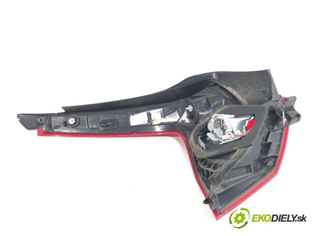 VOLVO V60 I Kombi 2014 133 kW D4 1969 světlo pravý zadní část 31395929