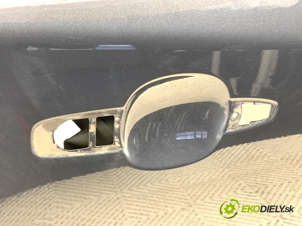 VOLVO V60 I Kombi 2014 133 kW D4 1969 Dvere pravy zad