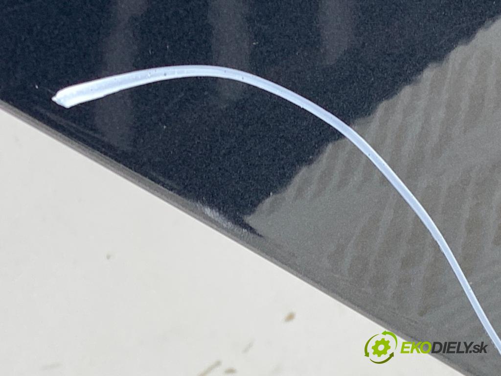 VOLVO V60 I Kombi 2014 133 kW D4 1969 Dvere pravy zad