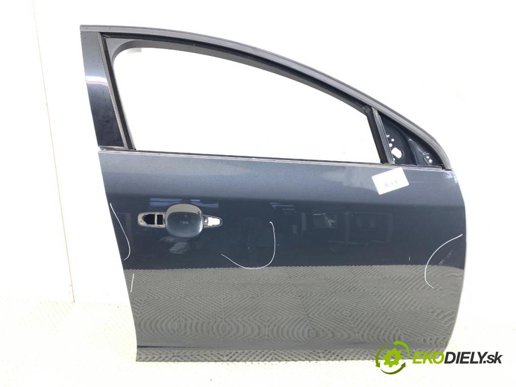 VOLVO V60 I Kombi 2014 133 kW D4 1969 Dvere pravy predný 