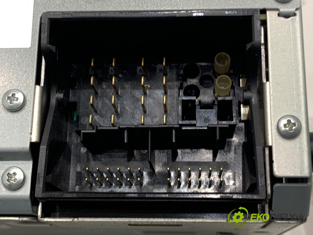 VOLVO V60 I Kombi 2014 133 kW D4 1969 RADIO 31421873AA (Audio zariadenie)