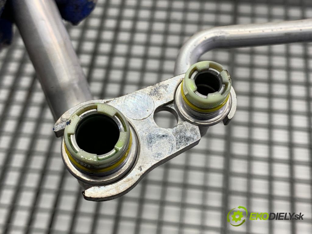 VOLVO V60 I Kombi 2014 133 kW D4 1969 rúrka klimatizácie 31404452 (Rúrka klimatizácie)