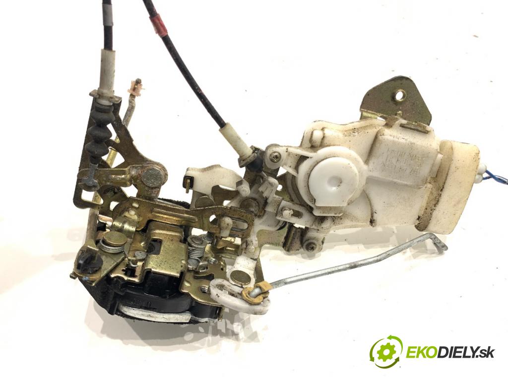 DAIHATSU CUORE VI liftback 2004 43 kW 1.0 989 zámok dveře pravý přední část