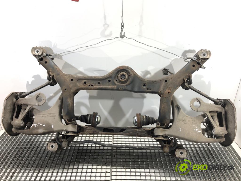 AUDI A6 C7 sedan 2013 150 kW 3.0 TDI quattro 2967 Výstuha zad 4G0505235R