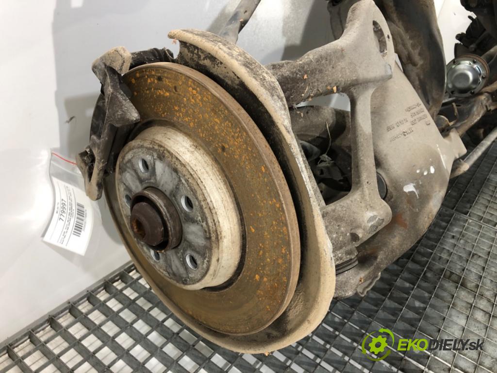 AUDI A6 C7 sedan 2013 150 kW 3.0 TDI quattro 2967 Výstuha zad 4G0505235R
