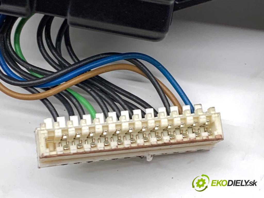 AUDI A6 C7 sedan 2013 150 kW 3.0 TDI quattro 2967 Prepínač kombinovaný 4G8953502P (Prepínacie páčky pod volantom)