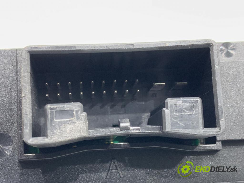 AUDI A6 C7 sedan 2013 150 kW 3.0 TDI quattro 2967 Panel ovládania kúrenia 4G0820043AE (Prepínacie páčky pod volantom)