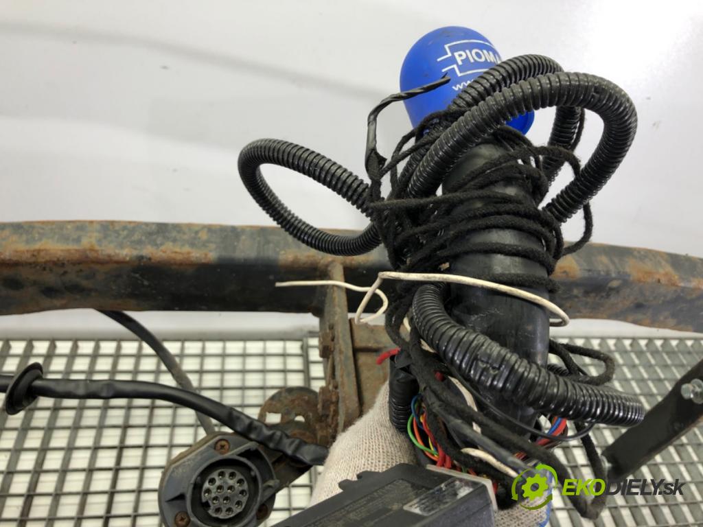 AUDI A6 C7 sedan 2013 150 kW 3.0 TDI quattro 2967 Hák tažné zařízení  (Tažné zařízení)