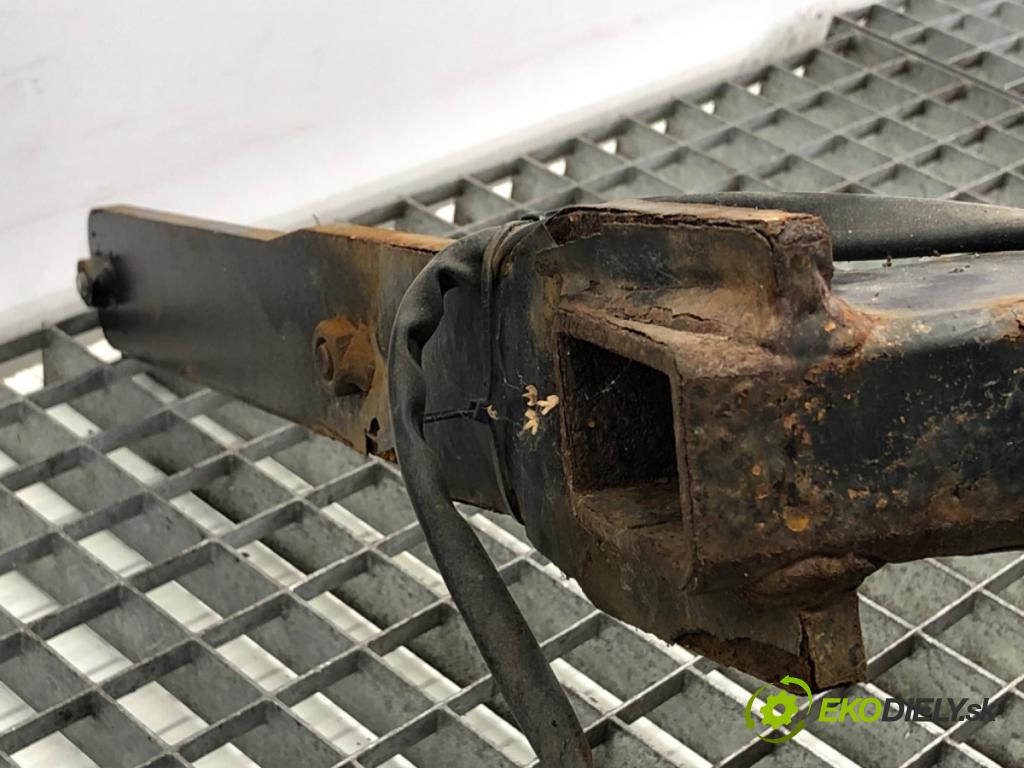 AUDI A6 C7 sedan 2013 150 kW 3.0 TDI quattro 2967 Hák tažné zařízení  (Tažné zařízení)