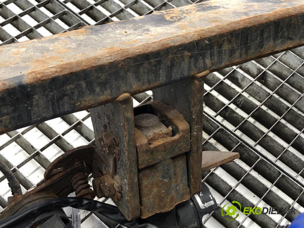 AUDI A6 C7 sedan 2013 150 kW 3.0 TDI quattro 2967 Hák tažné zařízení  (Tažné zařízení)