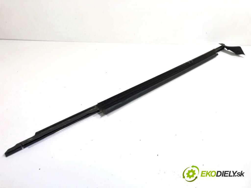 AUDI A6 C7 sedan 2013 150 kW 3.0 TDI quattro 2967 Lišta Sbírání: predný pravy