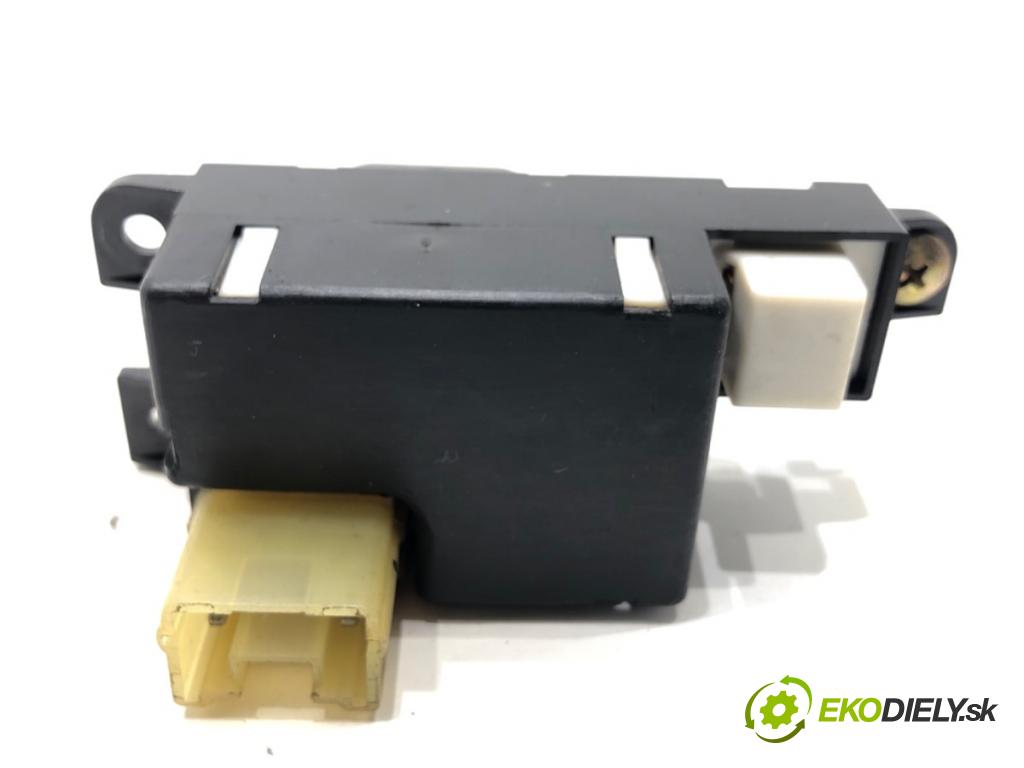 MITSUBISHI ECLIPSE I coupe 1992 110 kW 2.0 i 16V (D22A, D27A) 1997 Prepínač okien  (Prepínacie páčky pod volantom)