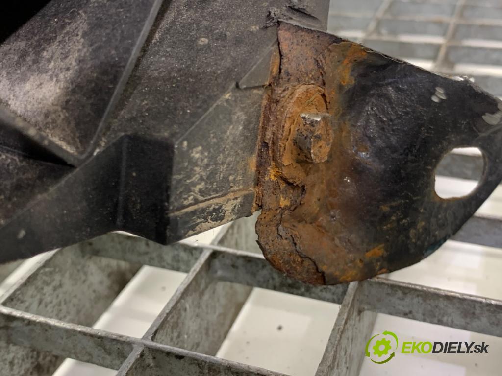 FORD FOCUS II Kombi 2010 85 kW 1.8 TDCi 1753 držák přední část  (Přední výztuha)