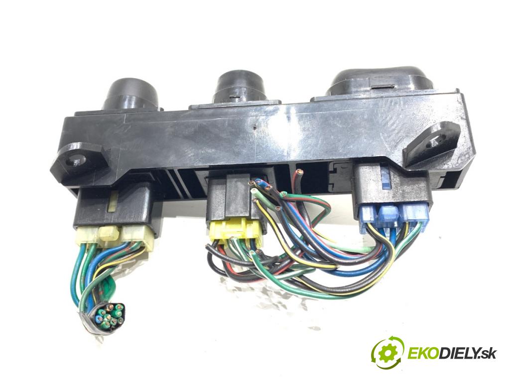 MITSUBISHI ECLIPSE I coupe 1992 110 kW 2.0 i 16V (D22A, D27A) 1997 Spínač svetiel výstražných (núdzových)  (Prepínacie páčky pod volantom)