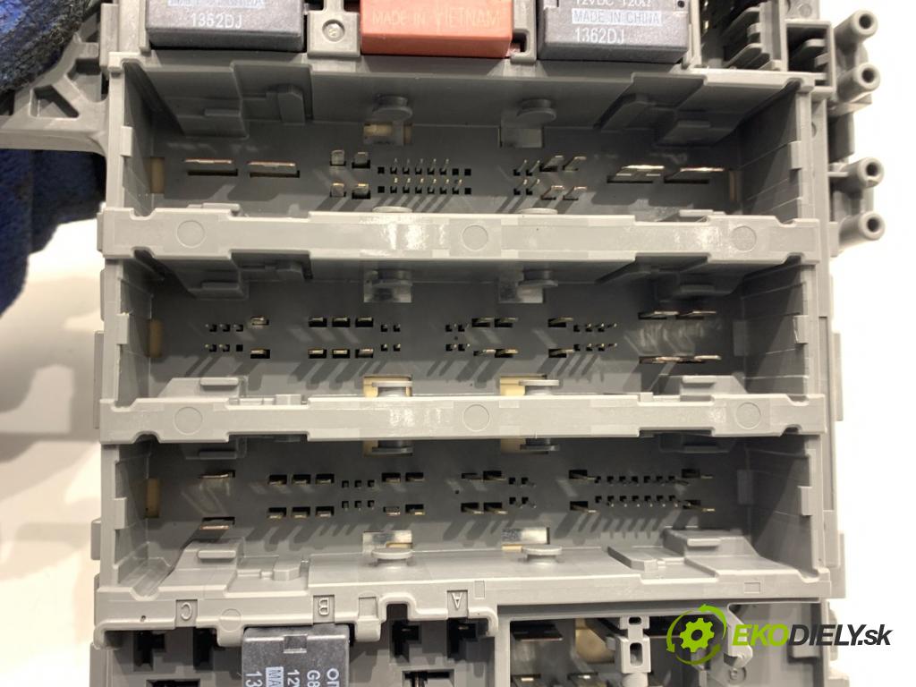 HONDA CIVIC IX liftback 2013 73 kW 1.4 i-VTEC (FK1) 1339 skříňka poistková TV0-G120 (Pojistková skříňka)