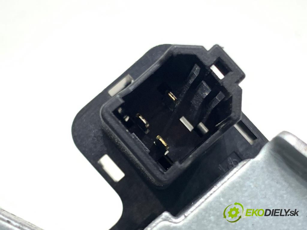 HONDA CIVIC IX liftback 2013 73 kW 1.4 i-VTEC (FK1) 1339 motor stěračů zadní část