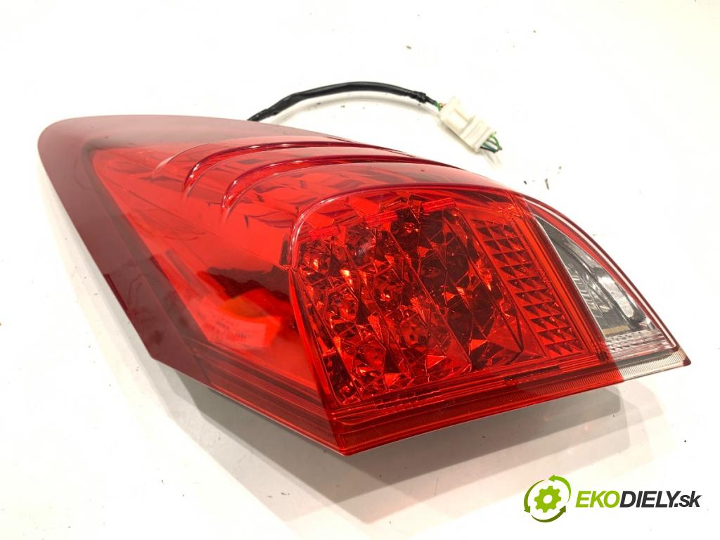 HONDA CIVIC IX liftback 2013 73 kW 1.4 i-VTEC (FK1) 1339 Svetlo pravy zad