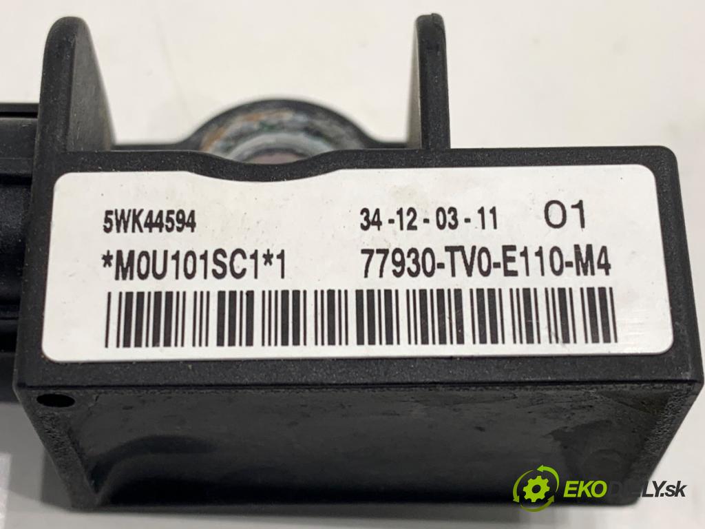HONDA CIVIC IX liftback 2013 73 kW 1.4 i-VTEC (FK1) 1339 Snímač nárazu 77930-TV0-E110-M4 (Snímač nárazu)