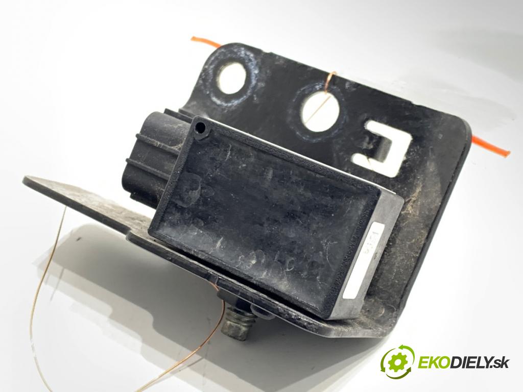 HONDA CIVIC IX liftback 2013 73 kW 1.4 i-VTEC (FK1) 1339 Snímač nárazu 77930-TV0-E210-M4 (Snímač nárazu)