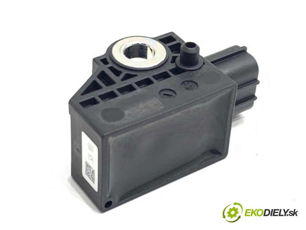 HONDA CIVIC IX liftback 2013 73 kW 1.4 i-VTEC (FK1) 1339 Snímač nárazu 77970-T0A-J010-M4 (Snímač nárazu)