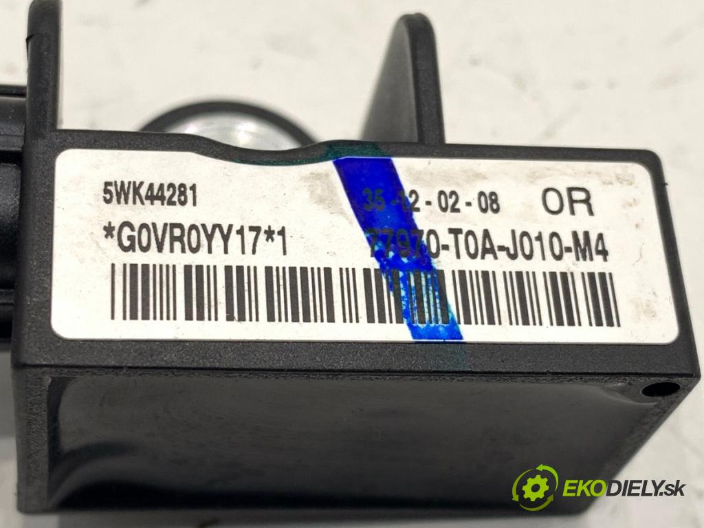 HONDA CIVIC IX liftback 2013 73 kW 1.4 i-VTEC (FK1) 1339 Snímač nárazu 77970-T0A-J010-M4 (Snímač nárazu)