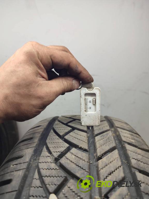 --- --- PNEUMATIKY: PARA: VÍCENÁ SEZÓNA: 215/60 R17